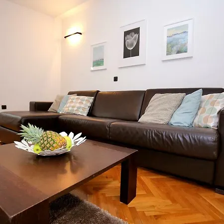 Gallery Ζαντάρ